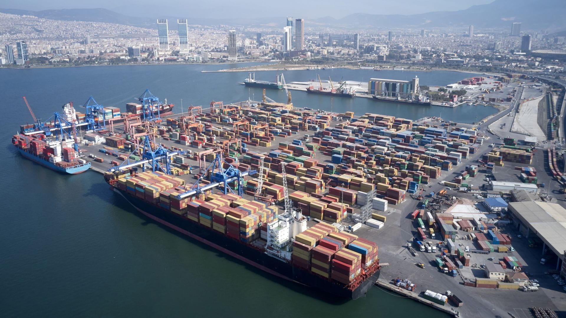 İzmir Port — International Trade Hub